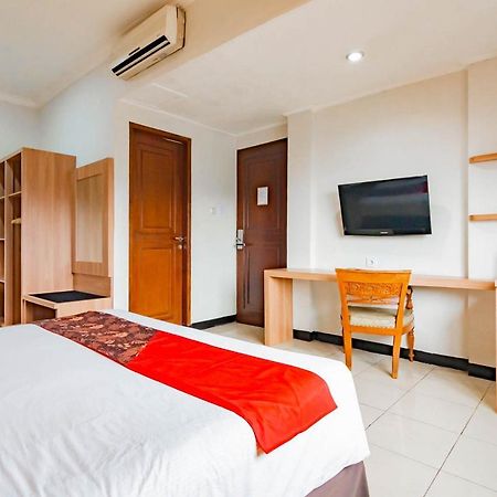 Cihampelas Hotel 2 Mitra Reddoorz Bandung Extérieur photo
