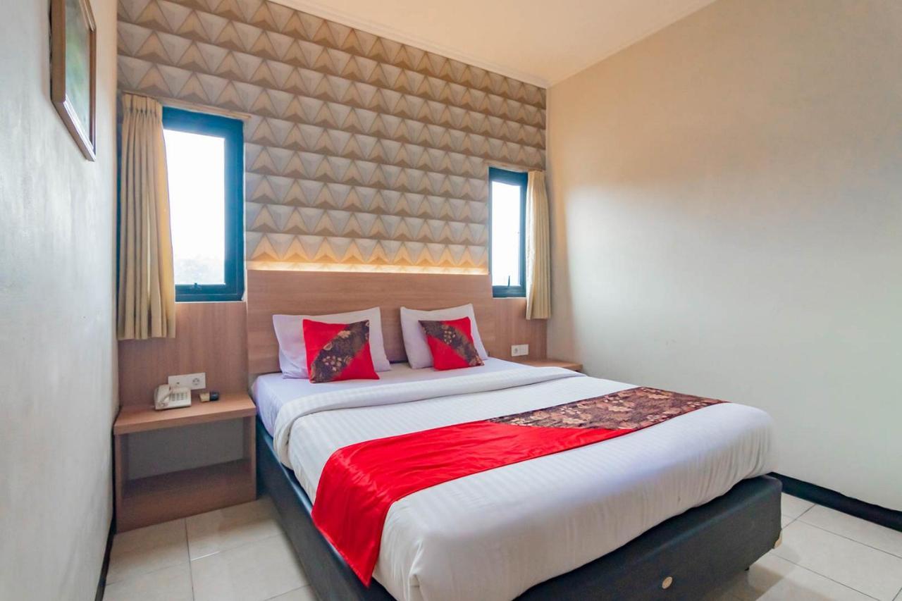 Cihampelas Hotel 2 Mitra Reddoorz Bandung Extérieur photo