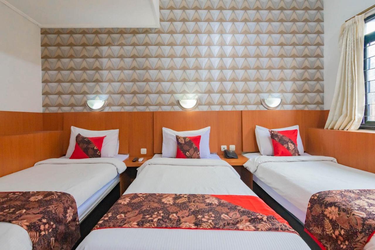 Cihampelas Hotel 2 Mitra Reddoorz Bandung Extérieur photo