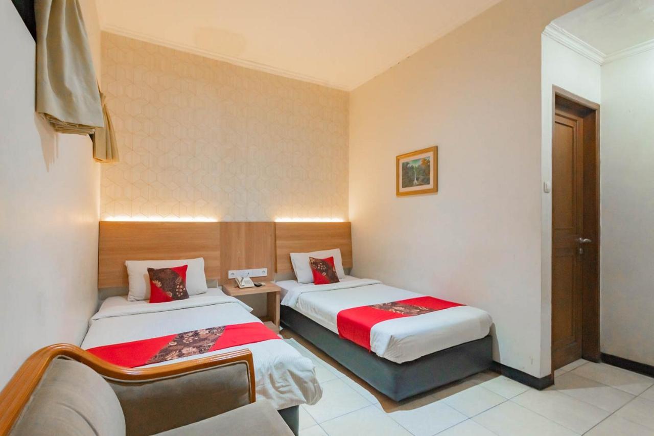Cihampelas Hotel 2 Mitra Reddoorz Bandung Extérieur photo