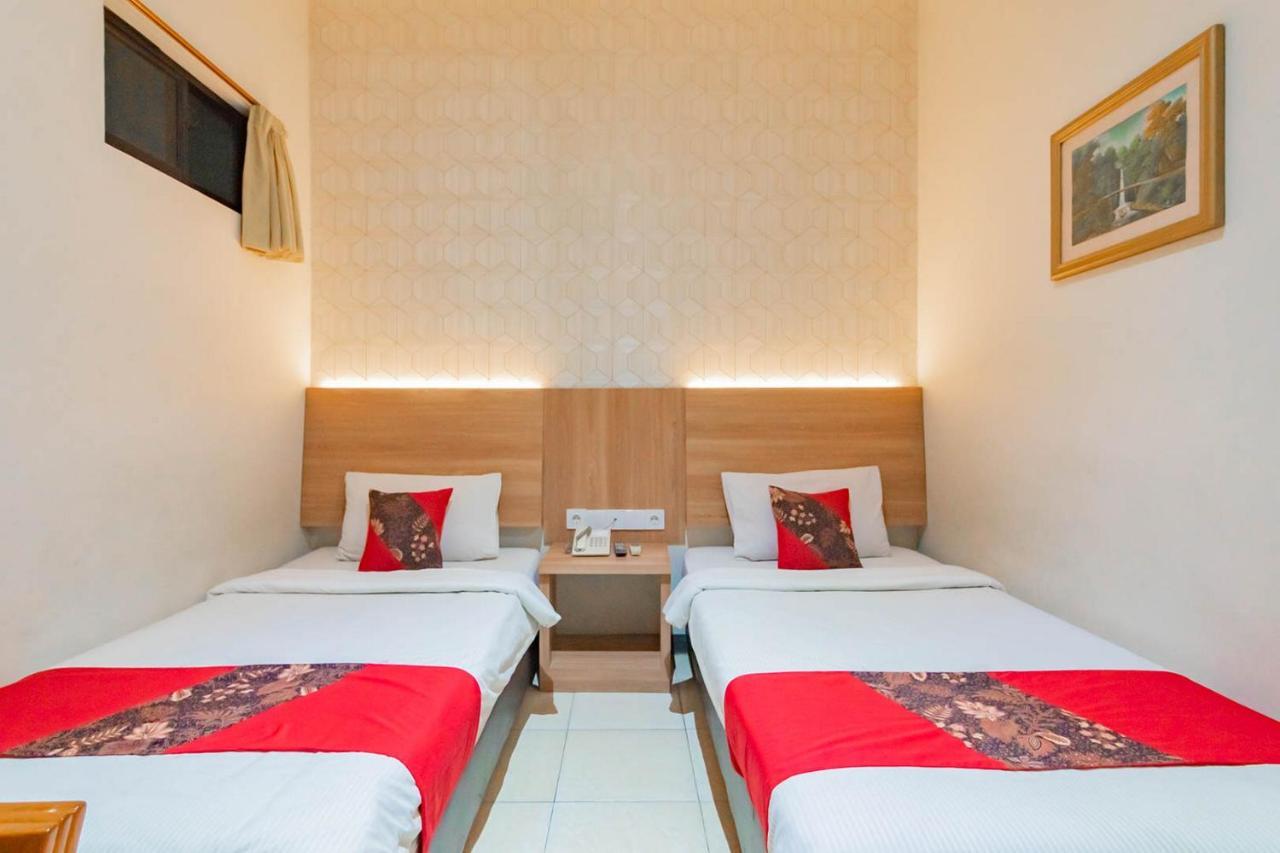 Cihampelas Hotel 2 Mitra Reddoorz Bandung Extérieur photo