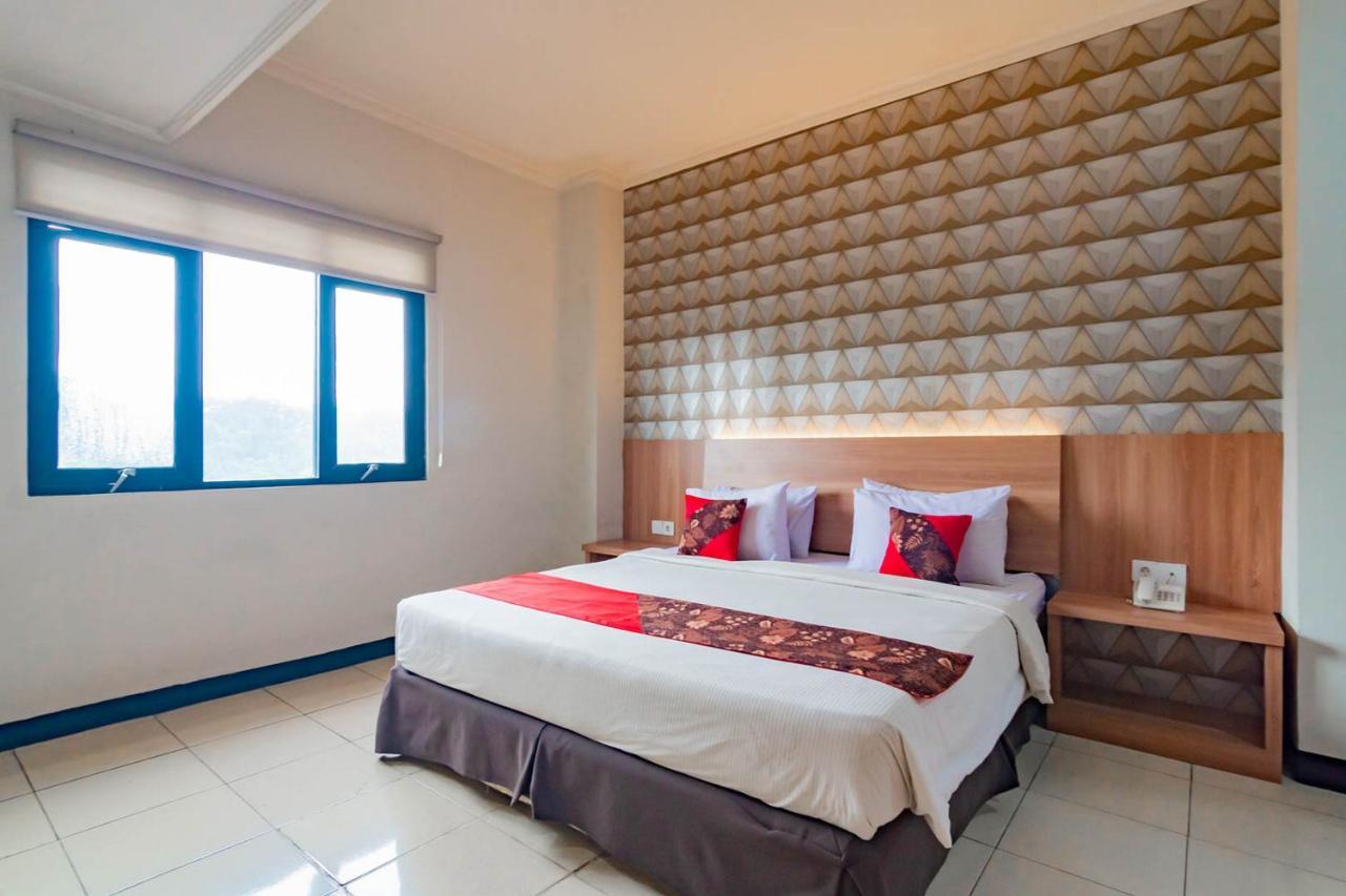 Cihampelas Hotel 2 Mitra Reddoorz Bandung Extérieur photo
