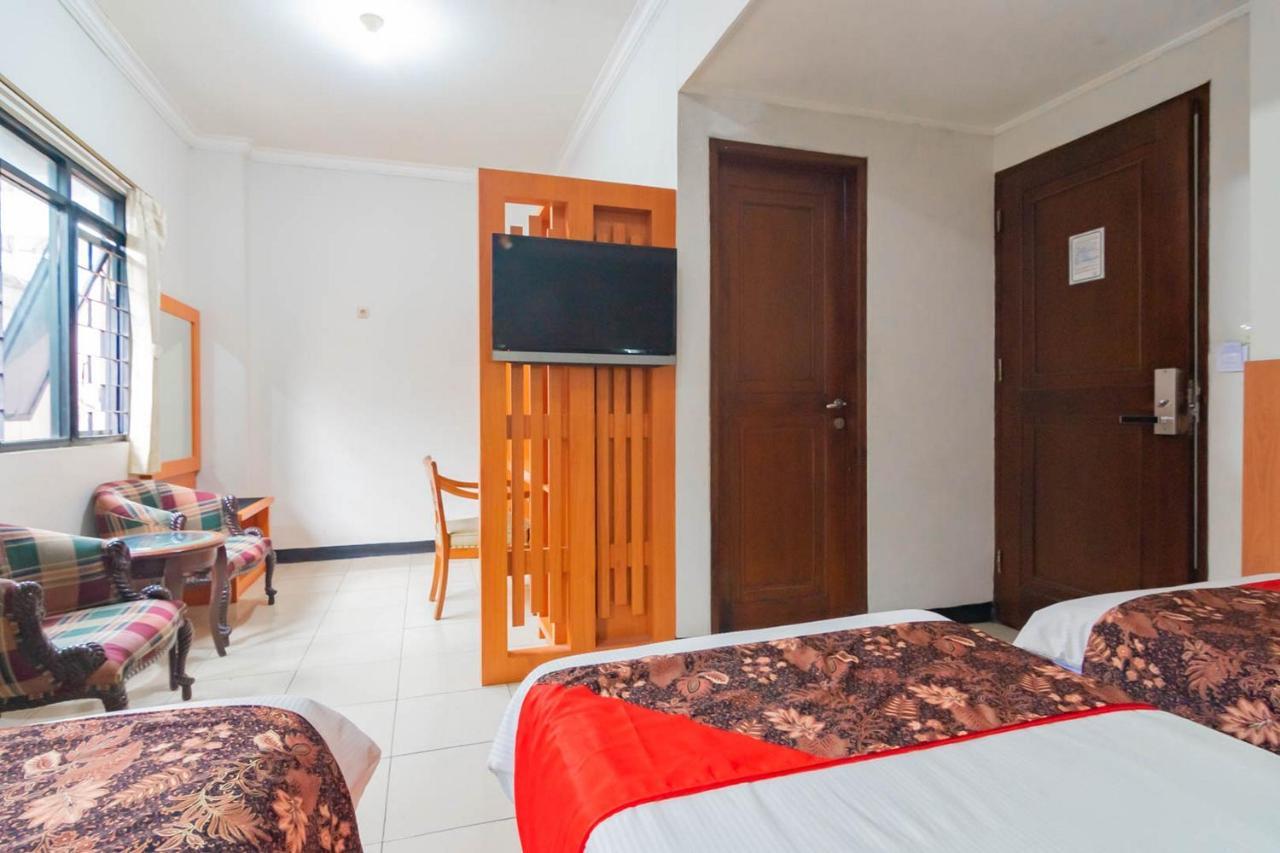 Cihampelas Hotel 2 Mitra Reddoorz Bandung Extérieur photo